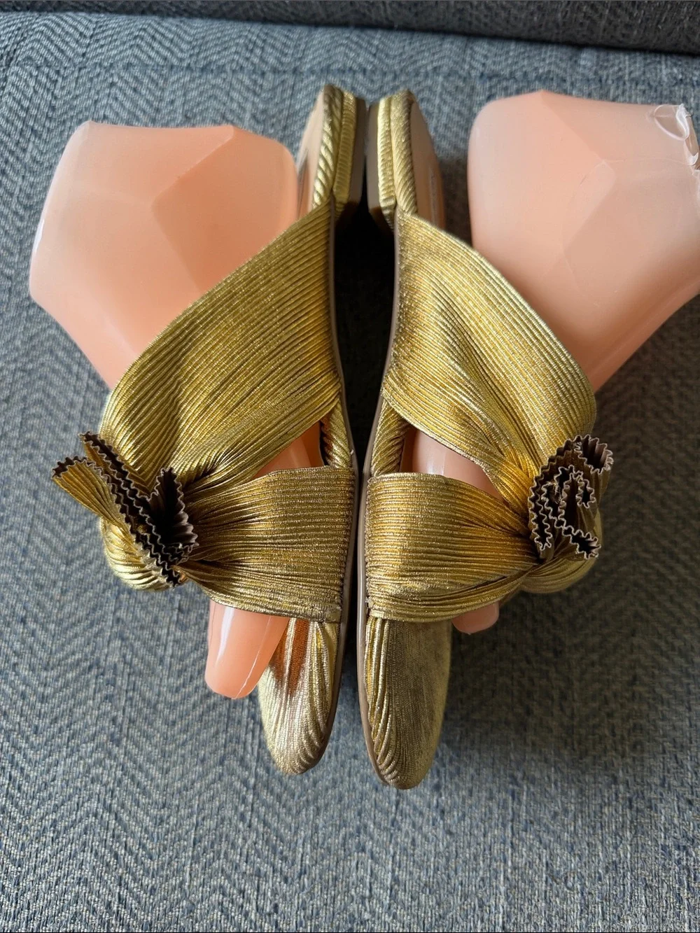 Saks Fifth Avenue Gold Metallic Bow Sandals Size: 39